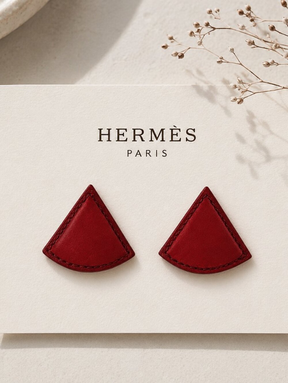 Hermès Red Calf Leather Triangle Clip-On Earrings 18K Gold-Plated Made in France - Picture 4 of 4